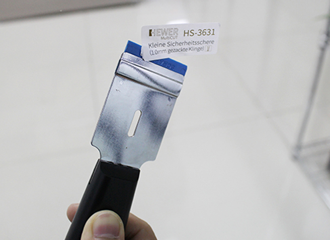 太神奇了！多用途清潔刮刀，輕松刮走黏膠垢