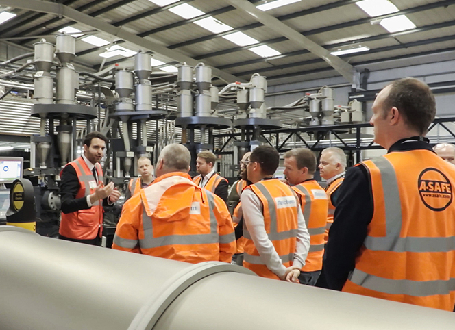 英國(guó)A-SAFE為家樂(lè)福在法國(guó)的一個(gè)新鮮食品零售配送中心安裝安全護(hù)欄